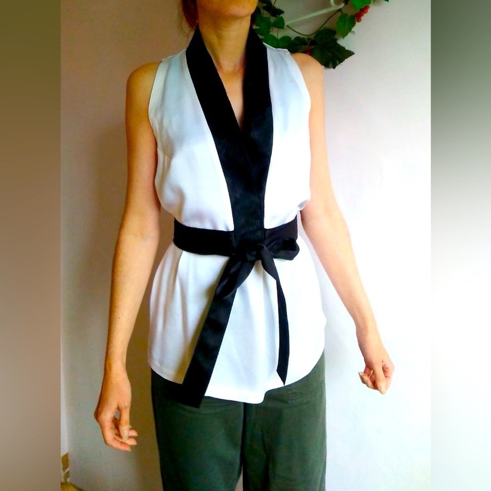 Top Amanda Wakeley London. Size 10